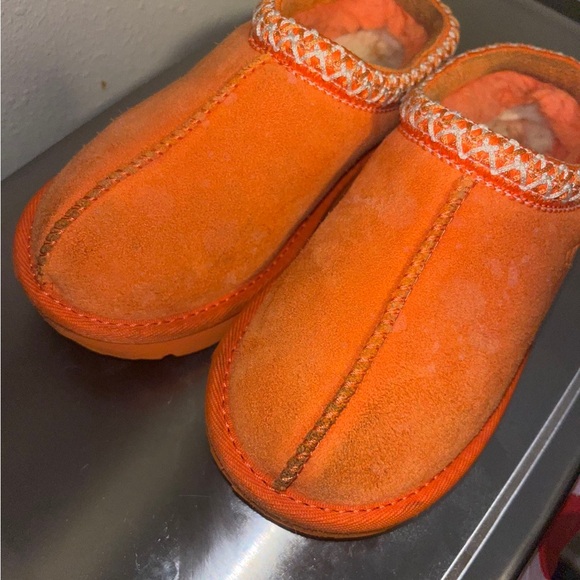 Kids Ugg Slippers - Picture 1 of 6